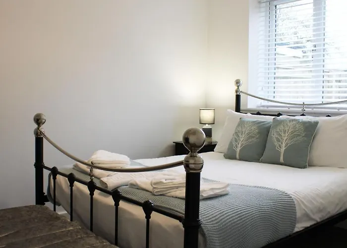 Abingdon - Private Flat With Garden & Parking 02